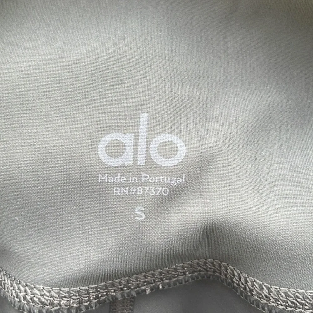 Alo Yoga High-Waist Ripped Warrior Legging in ‘Anthracite’ Gray Size Small